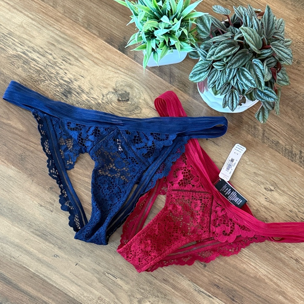 ** Victoria's Secret**  Valentine's Day Lace panties set Navy and Red - SMALL